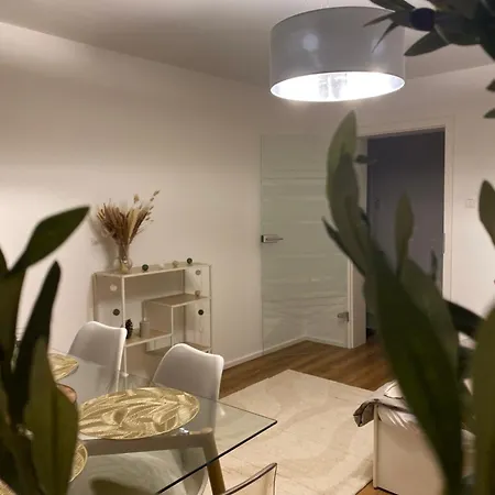 Stylisches Mit Dachterrasse Und Whirlpool *