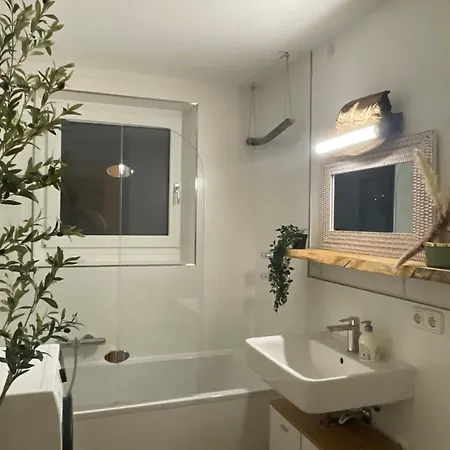 Stylisches Mit Dachterrasse Und Whirlpool Apartment Gersthofen