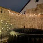 아파트 Stylisches Mit Dachterrasse Und Whirlpool