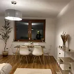Stylisches Mit Dachterrasse Und Whirlpool 아파트 *