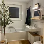 아파트 Stylisches Mit Dachterrasse Und Whirlpool