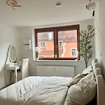 Stylisches Mit Dachterrasse Und Whirlpool 게르슈토펜