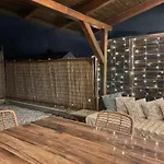 Stylisches Mit Dachterrasse Und Whirlpool 아파트