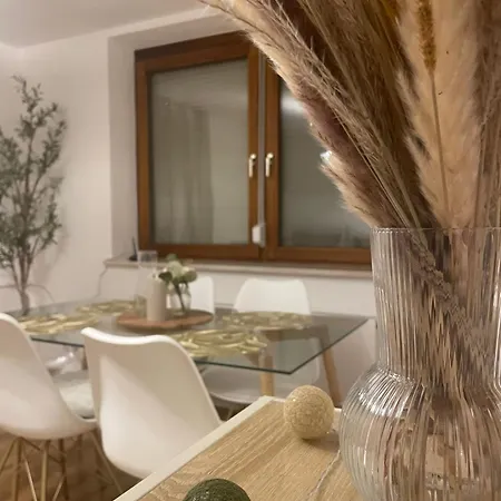 Stylisches Mit Dachterrasse Und Whirlpool Apartmán