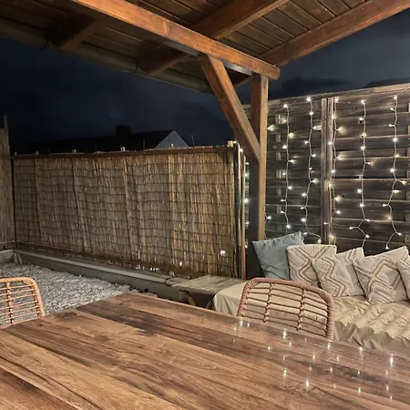 Stylisches Mit Dachterrasse Und Whirlpool Apartment